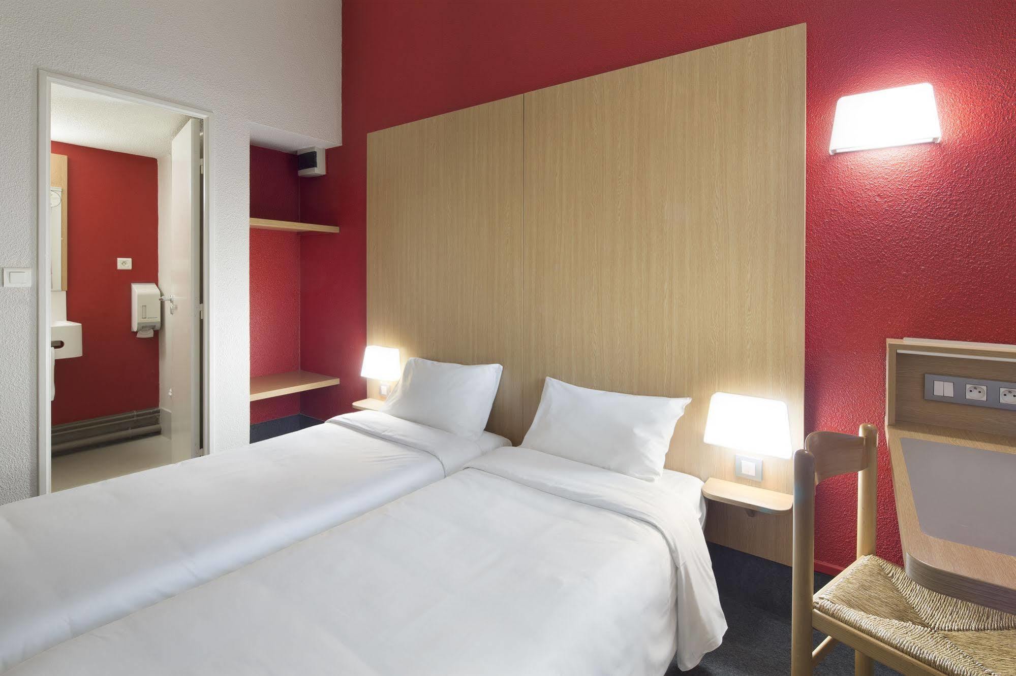 B&B Hotel Laval Change Екстериор снимка