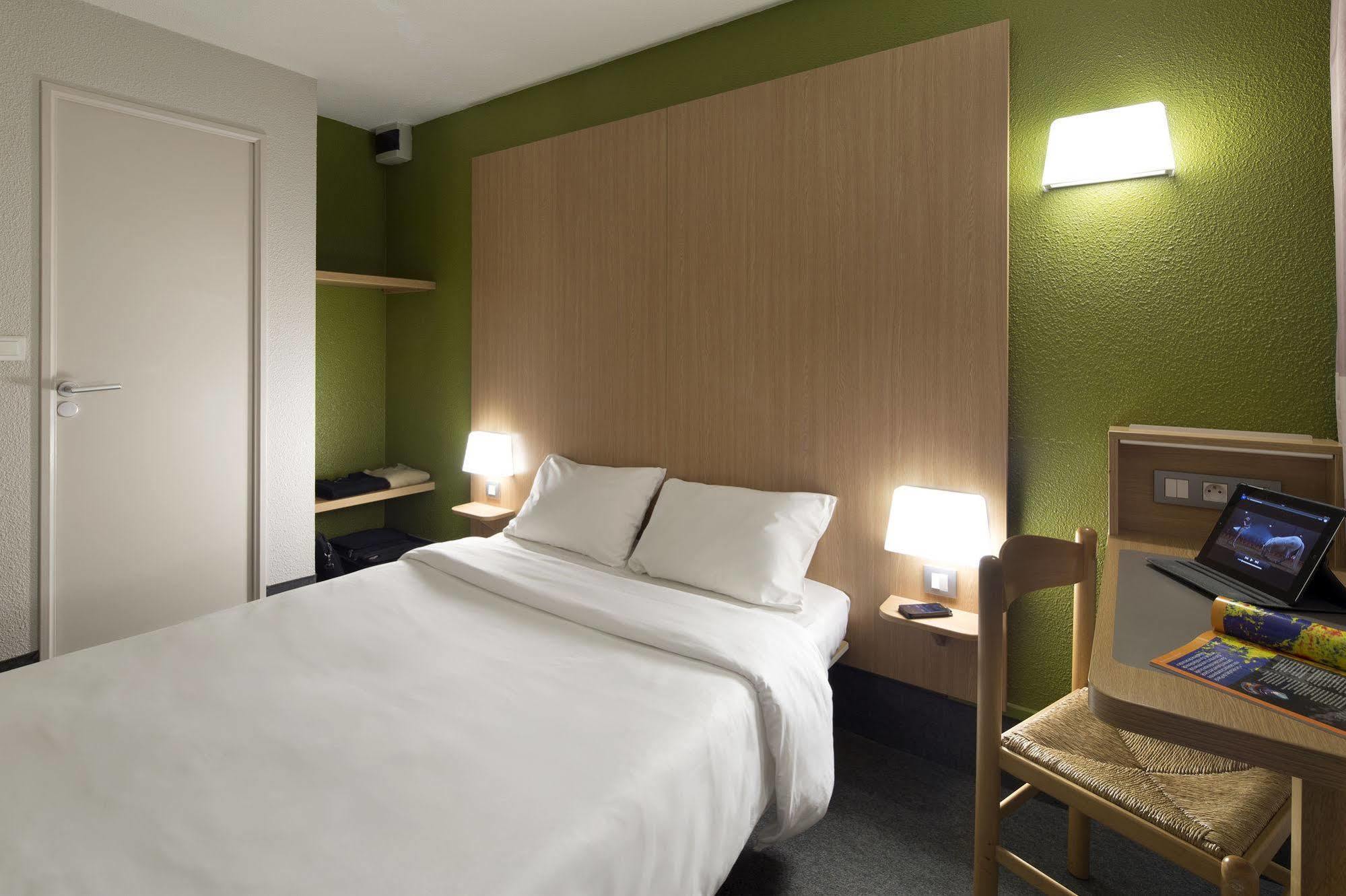 B&B Hotel Laval Change Екстериор снимка