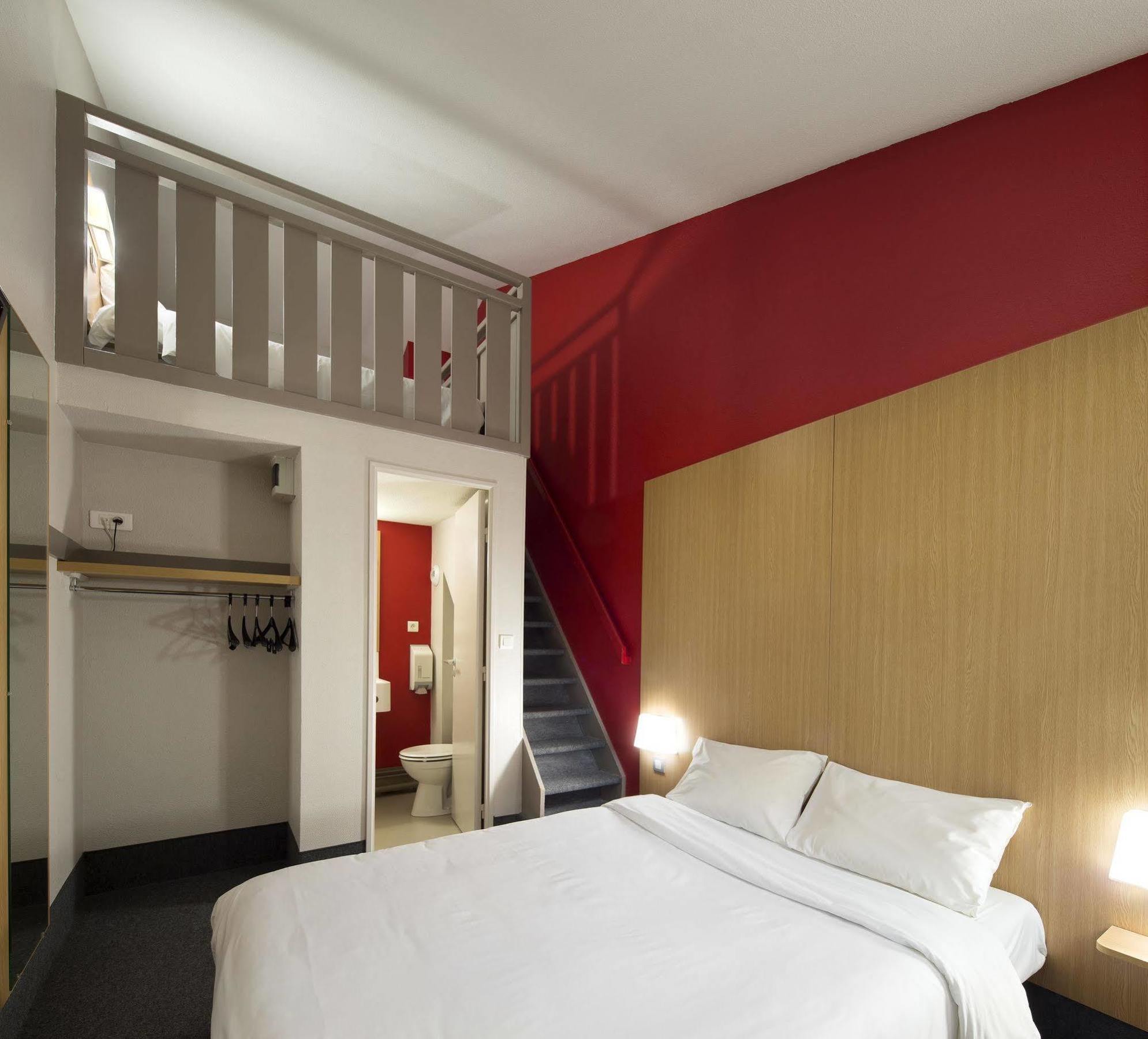 B&B Hotel Laval Change Екстериор снимка
