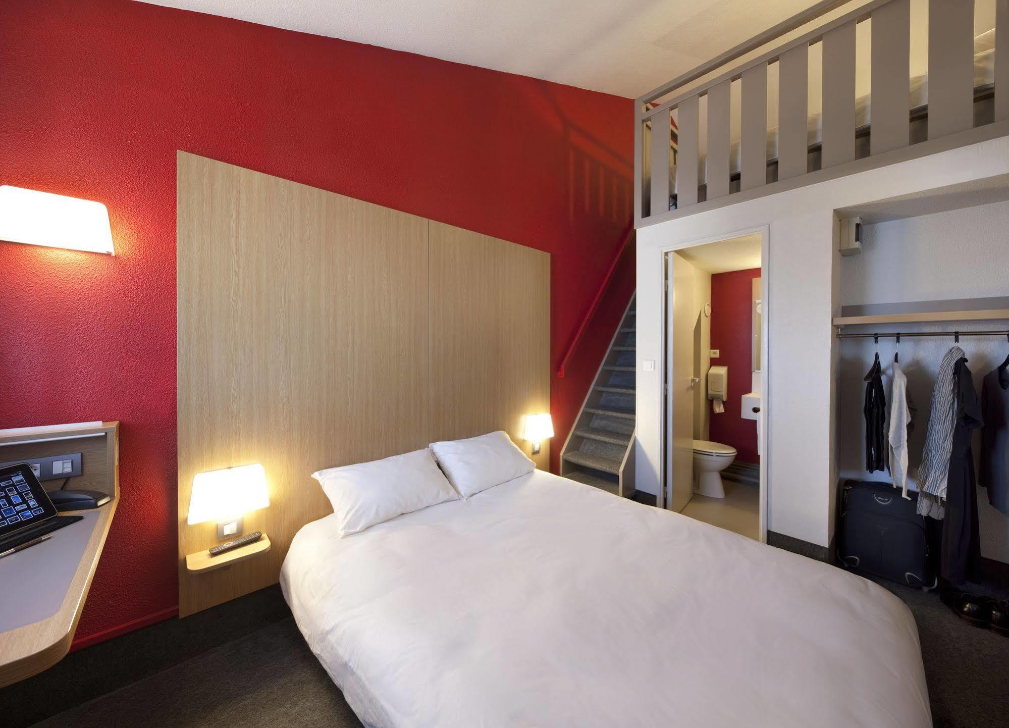 B&B Hotel Laval Change Екстериор снимка